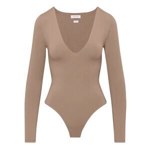 Aritzia Babaton Contour V-Neck Long Sleeve Bodysuit Deep Taupe Size Small Chic